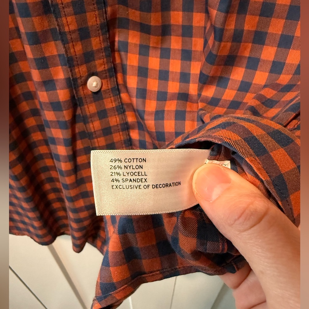 Duluth Trading Co. Men’s Untucked Button Down Shirt, Size M - Picture 4 of 6